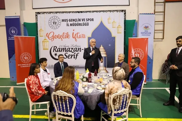 mus-valisi-avni-cakir-genclerle-iftar-programinda-bulustu-1773078336395.jpg