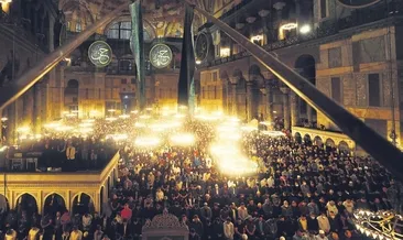 Camiler doldu taştı