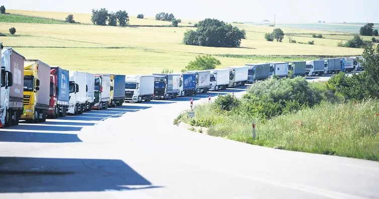 Hamzabeyli’de 24 kilometre TIR kuyruğu