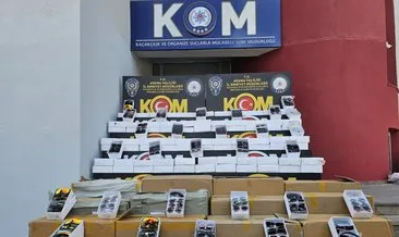 14 milyonluk liralık kaçak güneş gözlüğü ve telefon ele geçirildi #adana
