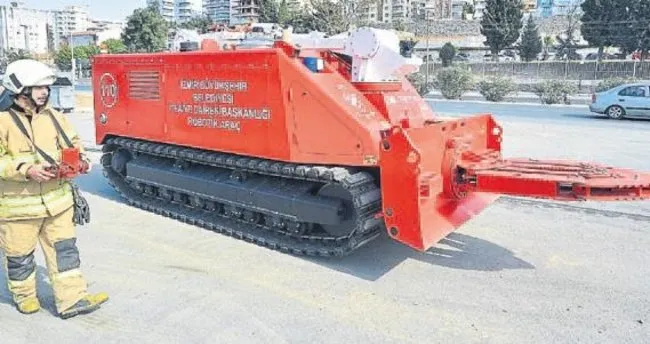 İzmir’e robotik itfaiye aracı