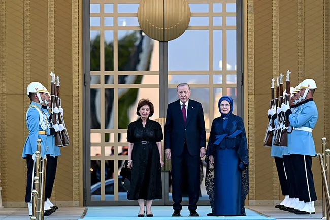 kulliyede-tarihi-nato-resepsiyonu-erdogan-cifti-liderleri-karsiladi-1783444979345.jpeg Külliye'de tarihi NATO resepsiyonu: Erdoğan çifti liderleri karşıladı