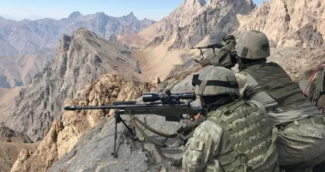 Pençe-Kilit Operasyonu bölgesinde 3 terörist etkisiz hale getirildi Pençe-Kilit Operasyonu bölgesinde 3 terörist etkisiz hale getirildi