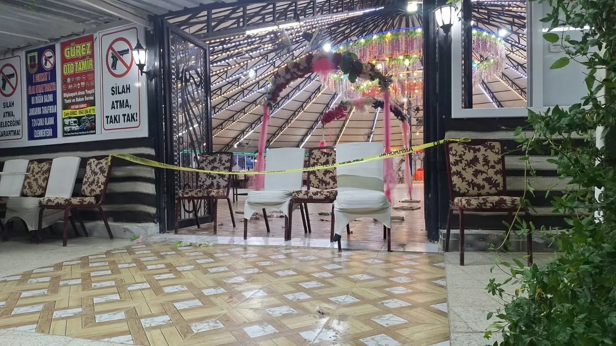 Şanlıurfa’daki düğün salonunda silahlar konuştu! 1’i ağır 3 kişi yaralandı Şanlıurfa’daki düğün salonunda silahlar konuştu! 1’i ağır 3 kişi yaralandı