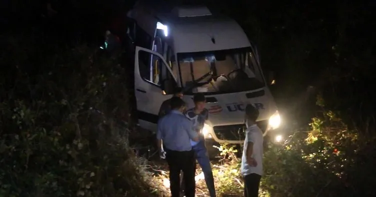 Lastiği patlayan minibüs yoldan çıktı: 15 yaralı!