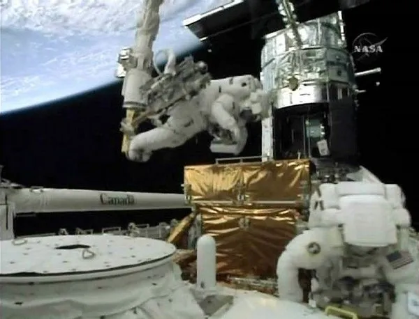 Hubble teleskobunun tamiri