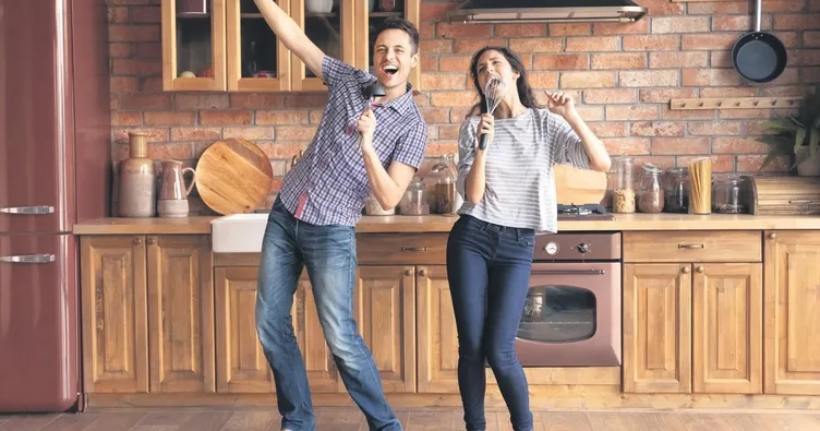 Kadınlar ilgi erkekler takdir peşinde