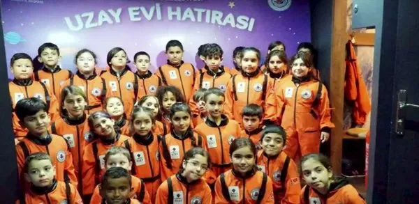 el-battani-uzay-evinde-cocuklar-gokyuzunu-kesfediyor-1758558311407.jpg