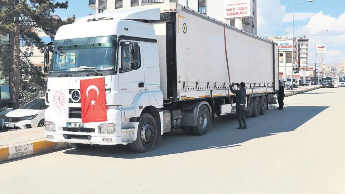 Sağlık Bakanlığı’ndan 3 TIR tıbbi yardım Sağlık Bakanlığı’ndan 3 TIR tıbbi yardım