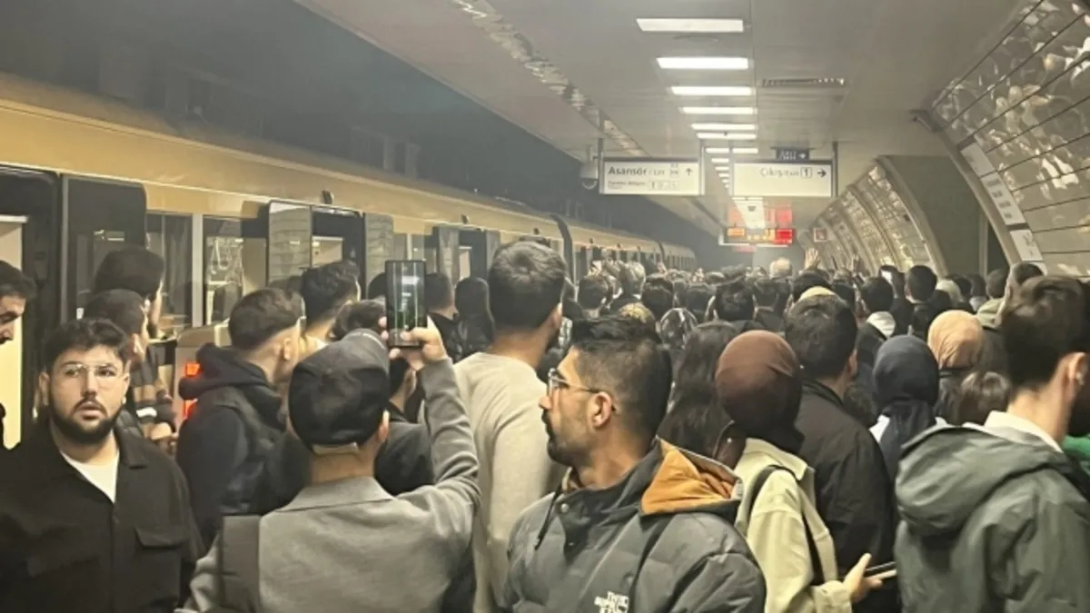Son dakika: Sultanbeyli-Üsküdar metrosunda kablo patlaması! Seferler aksadı haber görseli
