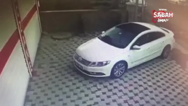 İstanbul’da otomobillere dadanan kaput hırsızı kamerada | Video