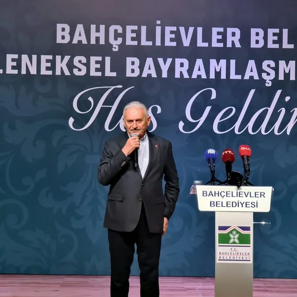 tdt-aksakallar-konseyi-baskani-yildirim-bayramda-cocuklara-hediye-ve-harclik-dagitti-1774029871602.jpg
