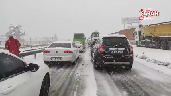 Son Dakika: Kar yağışı nedeniyle TEM Otoyolu ile D-100 karayolu İstanbul istikameti ulaşıma kapandı | Video