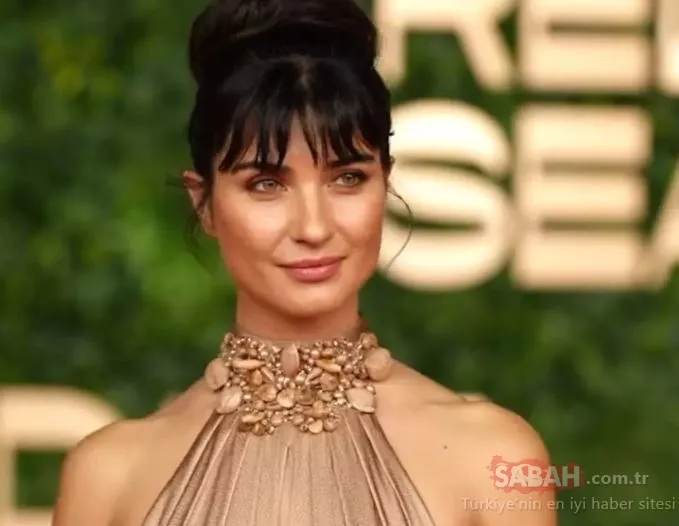 Tuba Büyüküstün dünyaca ünlü bir markanın defilesinde şıklığı ve güzelliğiyle hayran bıraktı!