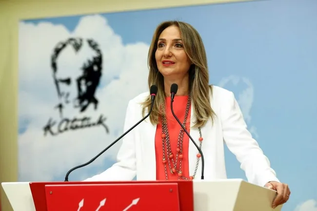 son-dakika-chpde-ihrac-depremi-48-ismin-daha-ustu-cizildi-aylin-nazliaka-ilhan-cihaner-gul-ciftci-ve-selin-say-1792143586602.jpg SON DAKİKA... CHP'de ihraç depremi! 48 ismin daha üstü çizildi: Aylin Nazlıaka, İlhan Cihaner, Gül Çiftçi ve Selin Sayek Böke listede...