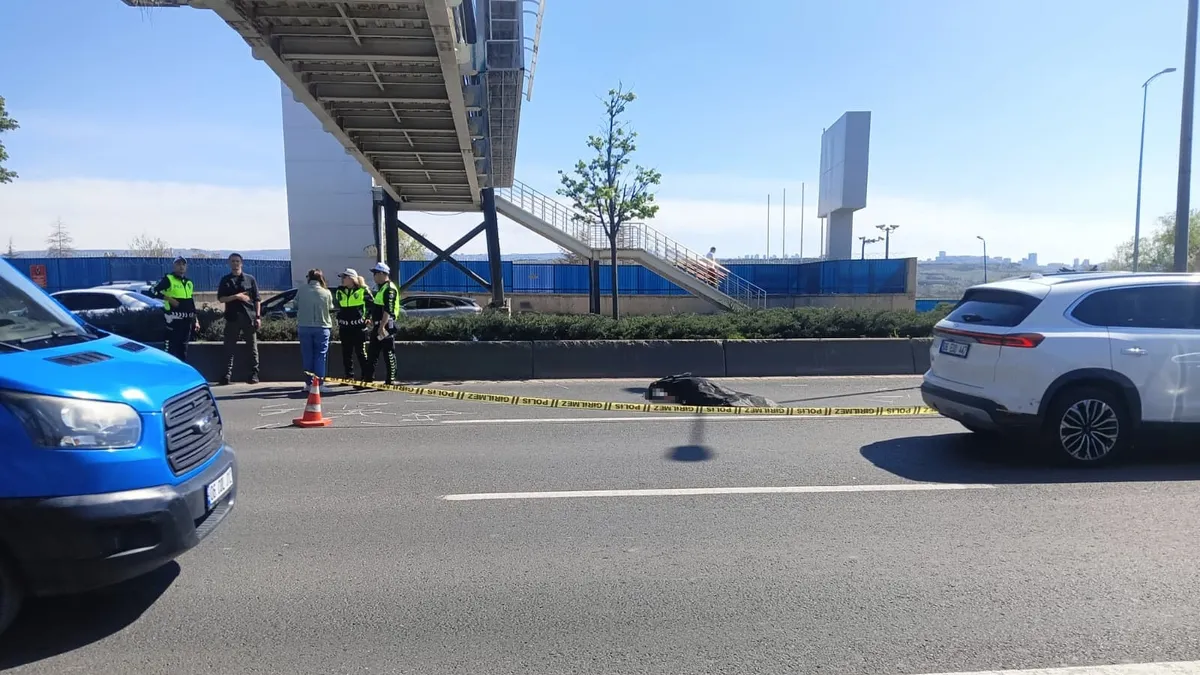 Ankara’da afiş asarken düştü: Talihsiz işçi hayatını kaybetti! Ankara’da afiş asarken düştü: Talihsiz işçi hayatını kaybetti!