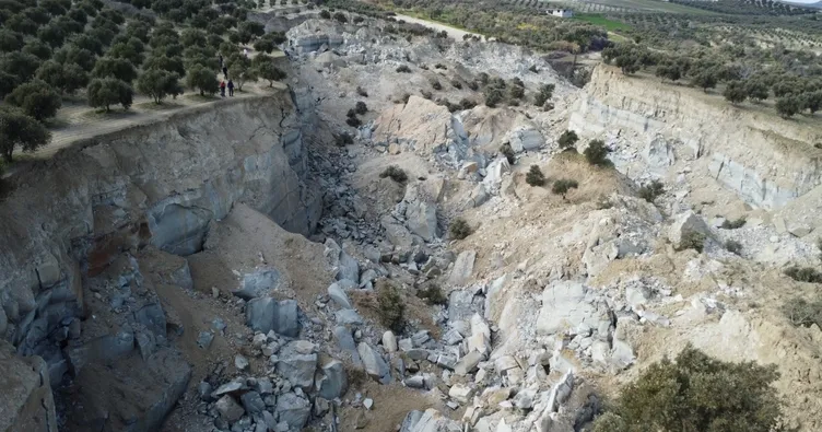 Dev yarık, köylüleri korkutuyor