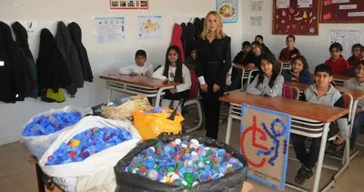 Cizre’de köy öğrencileri engellilere destek için plastik mavi kapak topladı