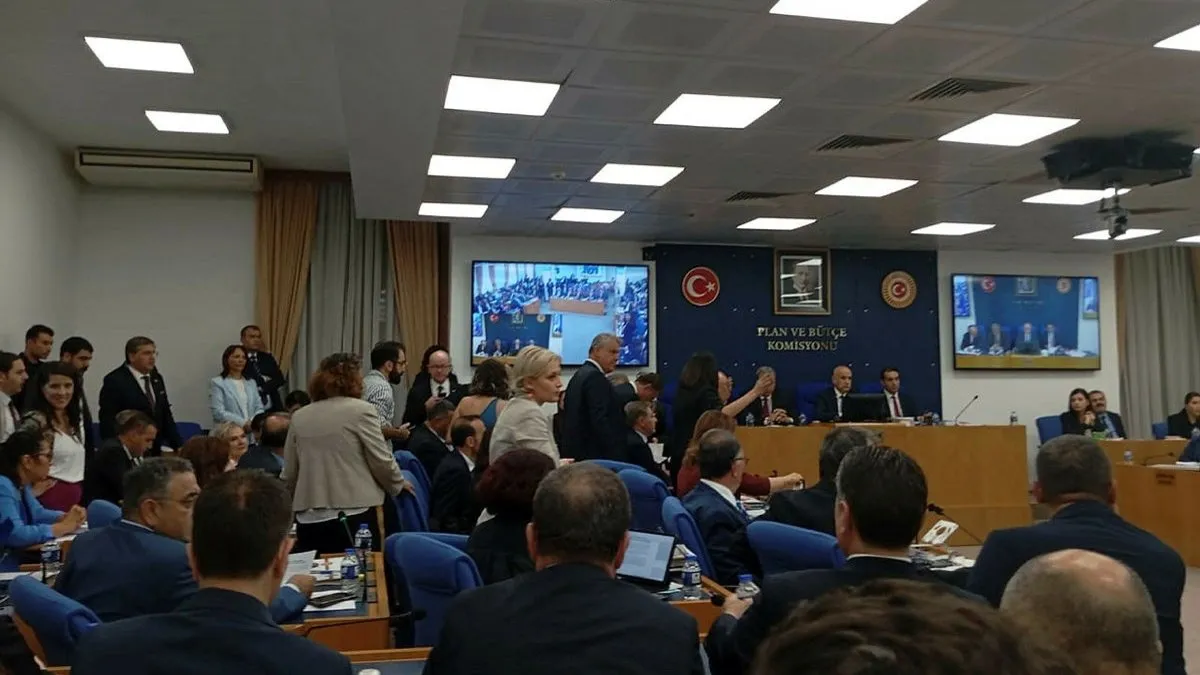 CHP ve DEM'li vekillerden provokasyon! Başıboş köpek düzenlemesinin görüşüldüğü komisyonu sabote ettiler