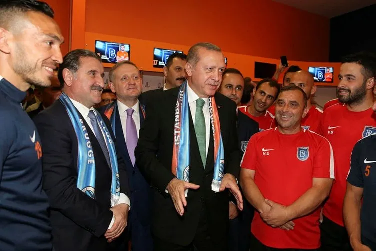 Cumhurbaşkanı Erdoğan, Başakşehir soyunma odasına indi