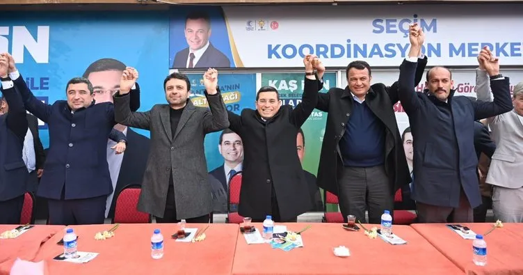 Cumhur İttifakı Antalya Büyükşehir Belediye Başkan adayı Tütüncü, bir günde 2 ilçeyi ziyaret etti