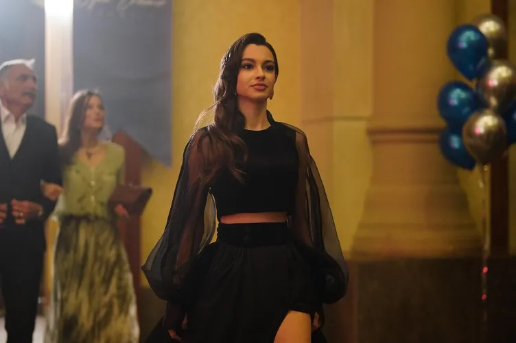 ’Bir Gece Masalı’nda Ozan Canfeza’yı kandırıyor!