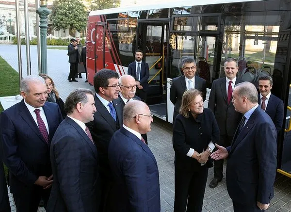 Cumhurbaşkanı Erdoğan, TEMSA'nın elektrikli otobüsü ile Mabeyn Köşkü'ne gitti