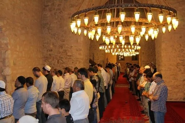 İlk teravih namazında camiler doldu taştı