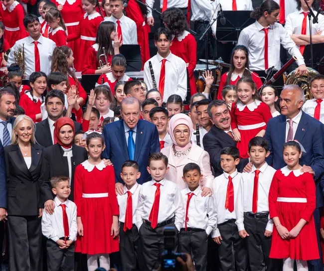 19-mayis-icin-hazirliklar-tamamlandi-cumhurbaskanligi-cocuk-orkestrasi-ve-korosu-kulliyede-sahne-alacak-1778960606711.jpeg