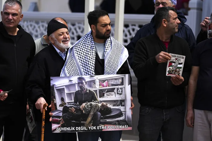 israilin-kuresel-sumud-filosuna-saldirisi-protesto-edildi-1777644335317.jpg