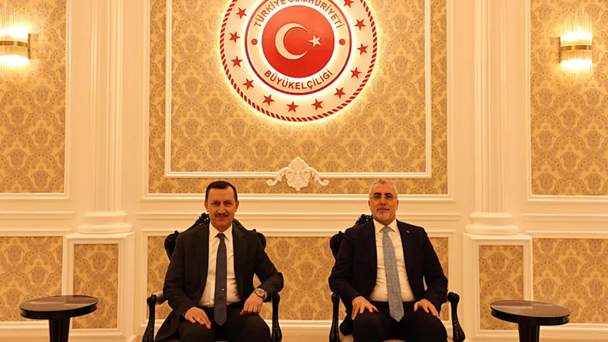 Bakan Işıkhan, Türkiye’nin Riyad Büyükelçiliği’ni ziyaret etti Bakan Işıkhan, Türkiye’nin Riyad Büyükelçiliği’ni ziyaret etti