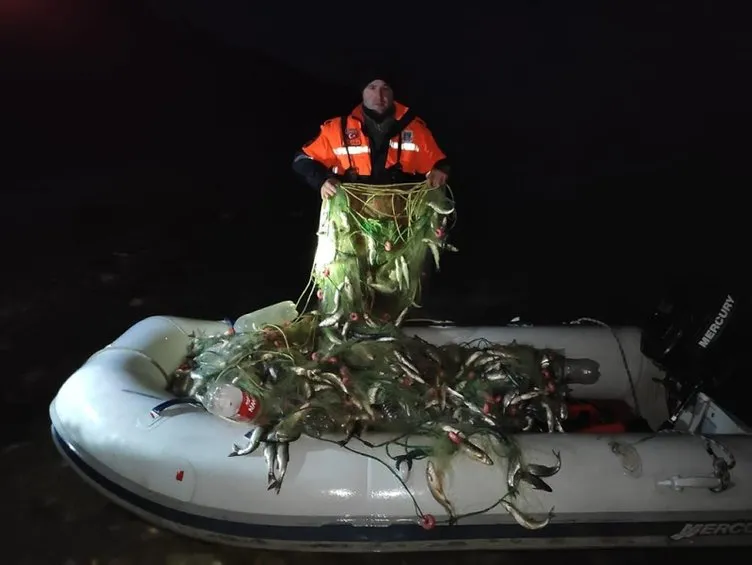 Van Gölü’nde inanılmaz görüntü: 1 ton 300 kilo ele geçirildi!