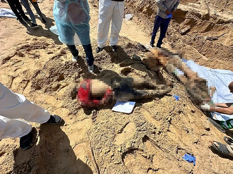 İsrail soykırımında son nokta! Vahşet böyle görüntülendi: Katlettikleri sivilleri toplu mezara gömmüşler