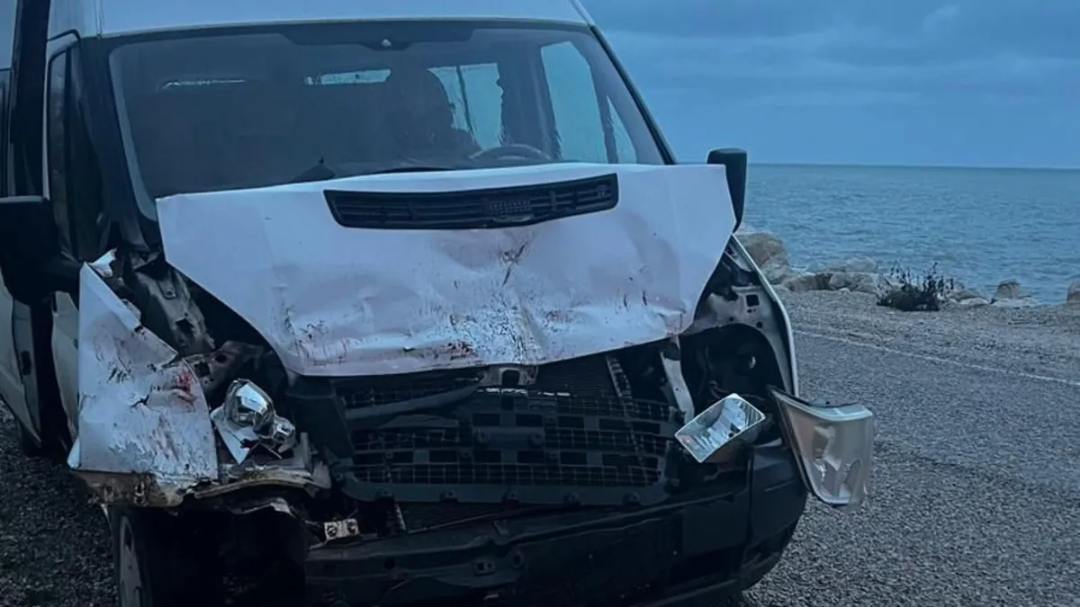 Kastamonu’da servis aracı kamyona çarptı: 3 öğrenci yaralandı! Kastamonu’da servis aracı kamyona çarptı: 3 öğrenci yaralandı!