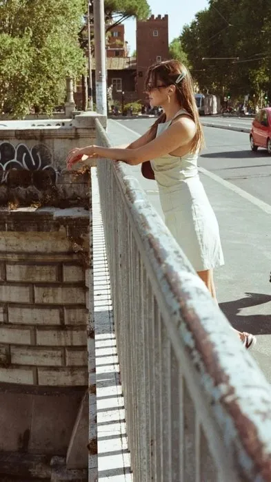 Roma sokaklarında aşk! Alina Boz ve Umut Evirgen’den romantik pozlar