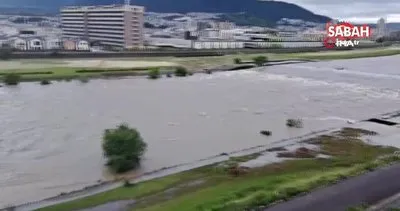 Japonya’da nehirdeki set çöktü, ev ve araçlar sular altında kaldı! | Video