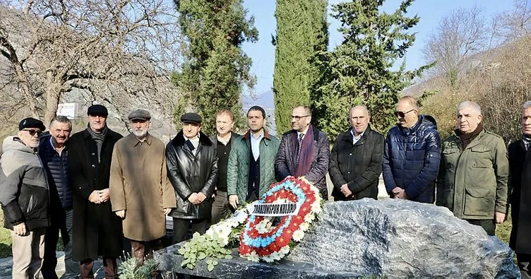 Futbolun bilge kişisi Özkan Sümer mezarı başında anıldı