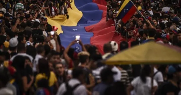 Venezuela’da taraflar yeniden sokakta
