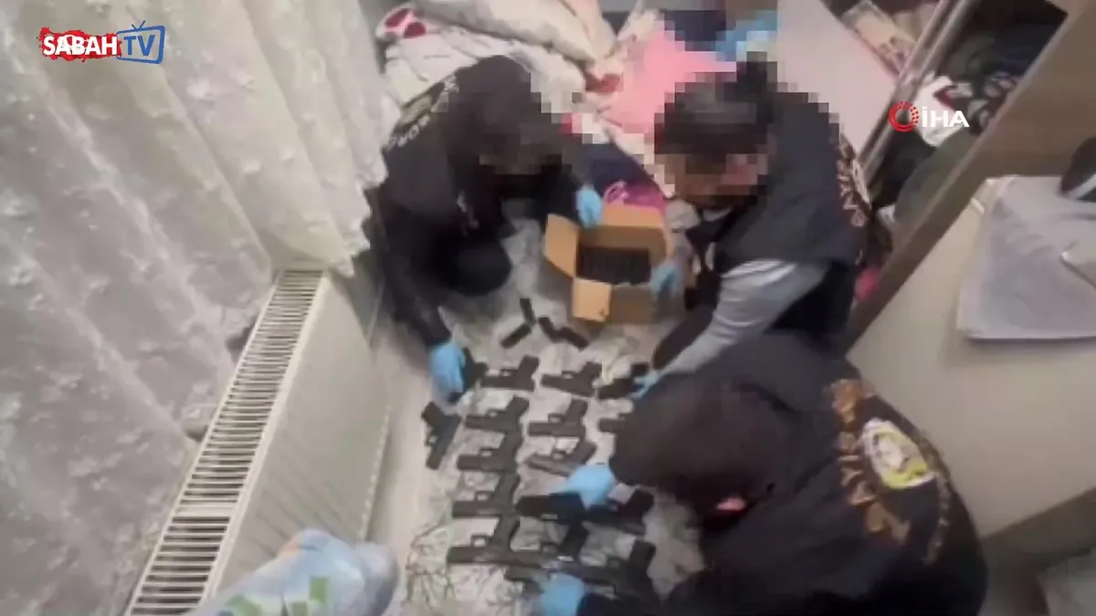 İstanbul’da kaçak silah operasyonu: 91 tabanca ele geçirildi | Video videosunu izle İstanbul’da kaçak silah operasyonu: 91 tabanca ele geçirildi | Video videosunu izle
