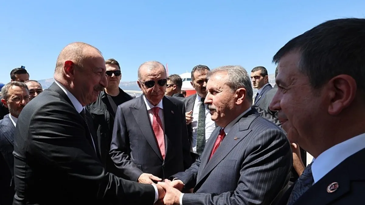 Başkan Erdoğan Azerbaycan Cumhurbaşkanı Aliyev ile bir araya geldi Başkan Erdoğan Azerbaycan Cumhurbaşkanı Aliyev ile bir araya geldi