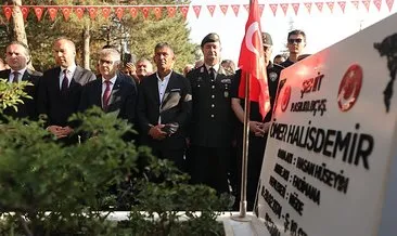 15 Temmuz kahramanı şehit Ömer Halisdemir kabri başında anıldı #nigde