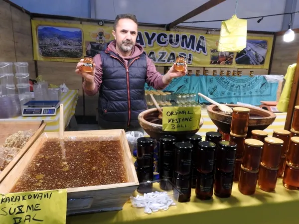 ayiyi-bayiltan-deli-bal-kastamonu-tanitim-gunlerinde-zekeriya-karakirik-turkiyede-27-tane-cografi-isaret-almis-1734185411694.jpg