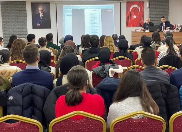 erzincan-barosu-uye-avukatlara-yonelik-mesleki-egitim-seminerlerini-surduruyor-1702226015670.jpeg