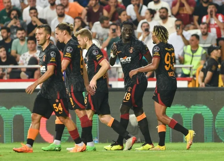 Son dakika Galatasaray haberleri: Okan Buruk ilk lig maçından sonra neşteri vurdu! Galatasaray’da 4 yolcu birden…