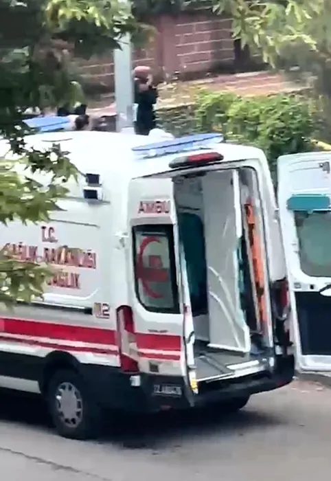 Camları temizlemek istedi: Talihsiz kadın 7. kattan aşağıya düştü!