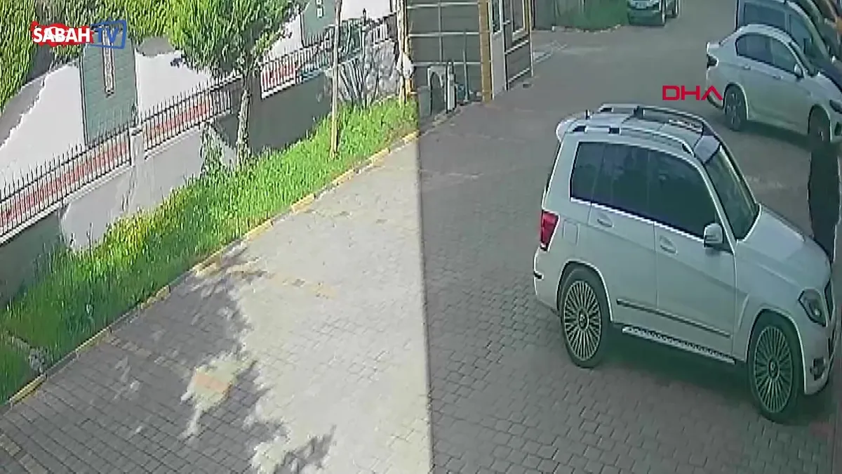 Balkonundan girdiği daireden dizüstü bilgisayar çalan şüpheli kamerada: O hırsız tutuklandı | Video