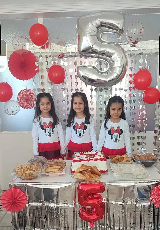 mucize-ucuzler-5-yasinda-fedakar-anne-minik-kizlari-ile-5inci-yaslarini-kutladi-1792589437677.jpeg
