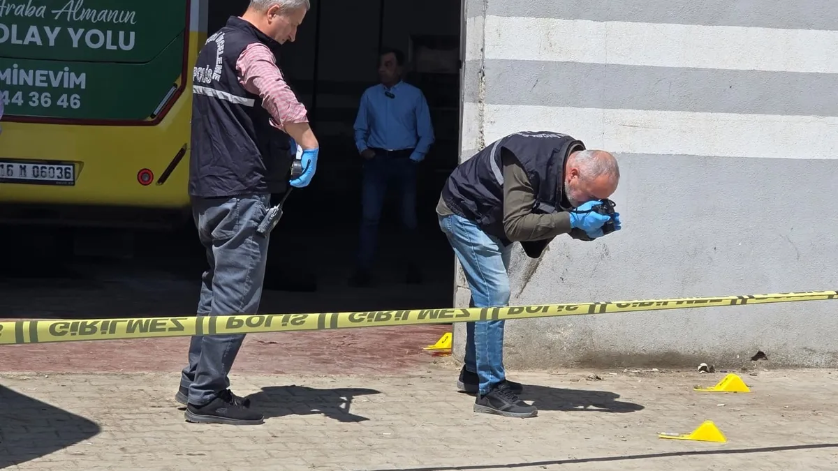 Bursa’da iş yerinde kanlı pusu: Motosikletten ateş açtılar! Bursa’da iş yerinde kanlı pusu: Motosikletten ateş açtılar!