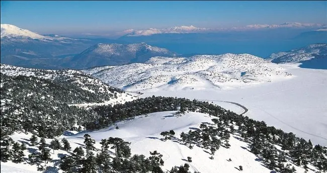 Isparta’da kar yağışı şaşırttı