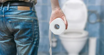 Tuvalette böyle oturmak kanser sebebi! %63’ü yakalanıyor: Sakın bunu yapmayın